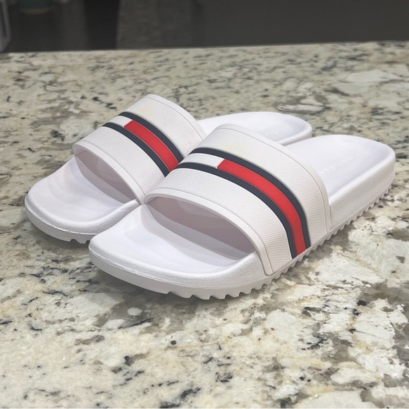 NIB Tommy Hilfiger Mens 8 Redder Flag Logo Pool Slide Sandals Red White Blue USA - Picture 3 of 11